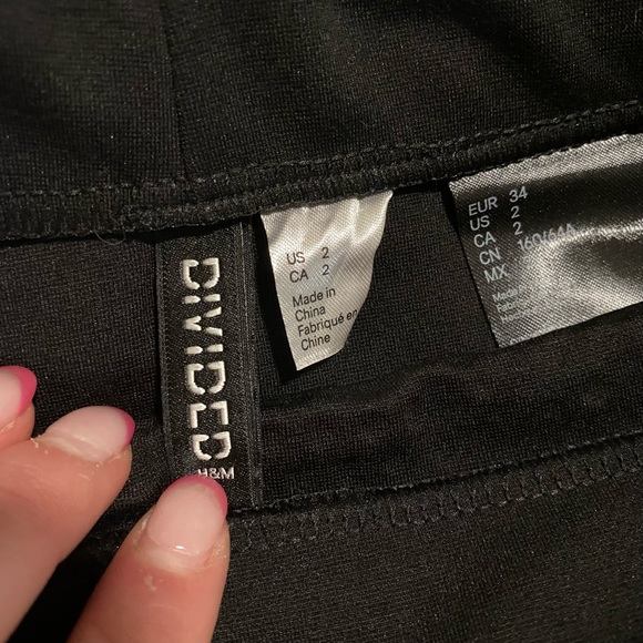 H&M glam studded skirt size 2 nwot - Picture 3 of 3